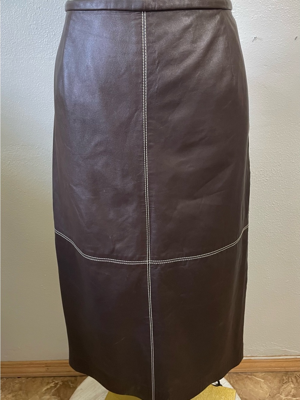 Lafayette 148 Brown Leather Topstitched Midi Skirt Back Slit Quiet Luxury Office